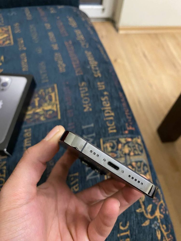 iPhone 13 Pro Без забележка, кутия, зарядно и AirPods 3