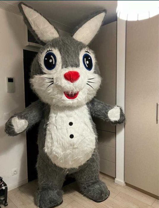 Iepure gonflabil 2.6 m cu baterie si incarcator