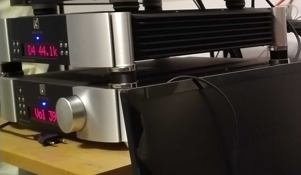 Simaudio Moon 820S alimentare / 740P preamp / 680D streamer-DAC