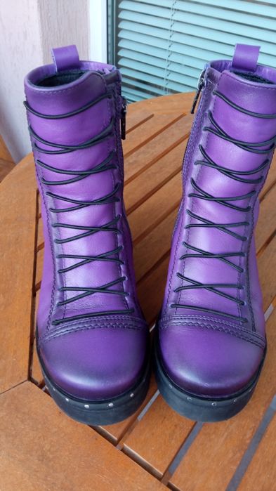 Продавам чисто нови боти н.31