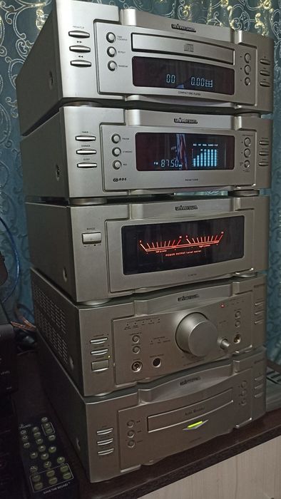 Музыкальный центр Universum