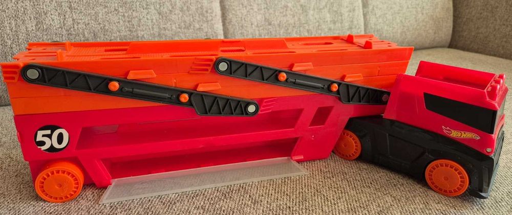 Camion Transportator Hot Wheels Gigant (Mega Hauler)