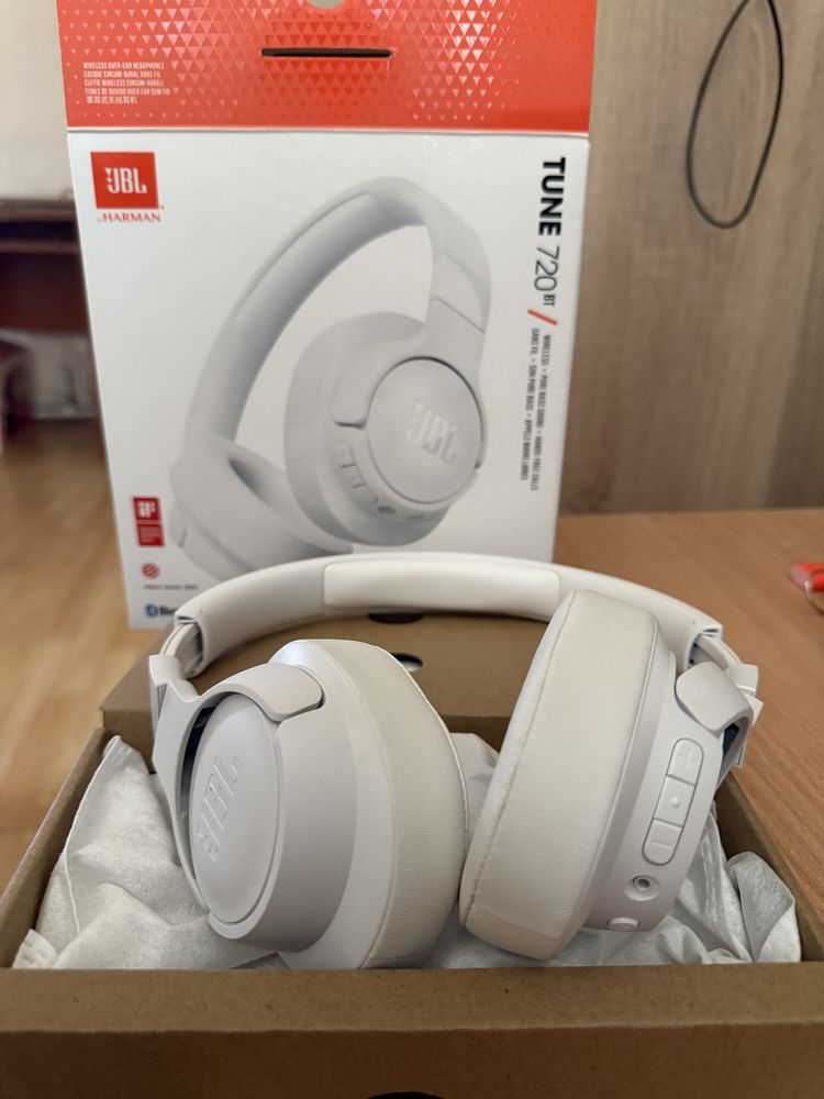 Слушалки JBL Tune 720 BT