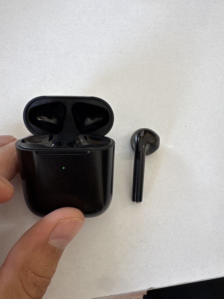 Беспроводные наушники AirPods