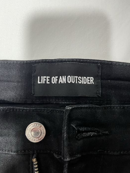Blugi Life of an Outsider 42