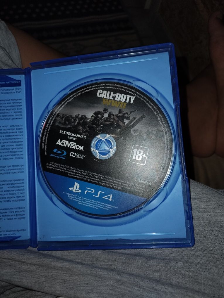 Продам диск call of duty коробка от ФИФА 18 сам диск call of duty wwii