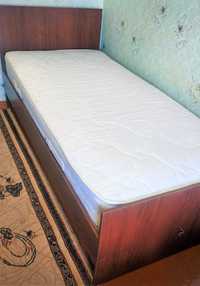 Продам 2 деревянные кровати в комплекте с матрасами