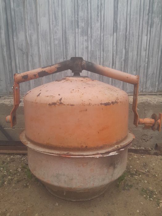 Продам бетономешалку на запчасти за 13000