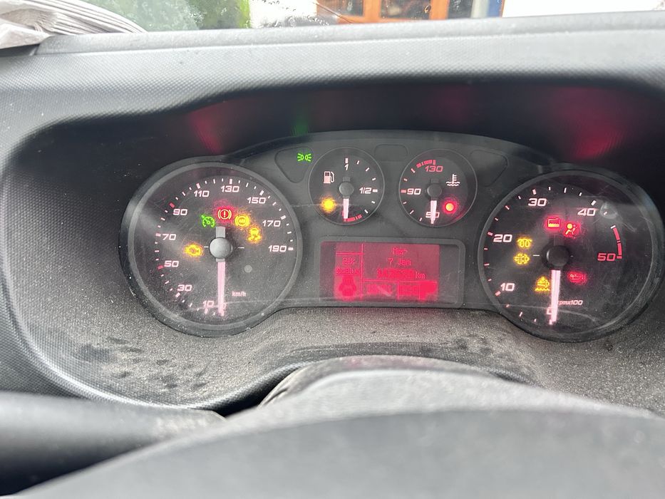 Iveco daily doka dublă cabină6 locuri cason fix 210/400