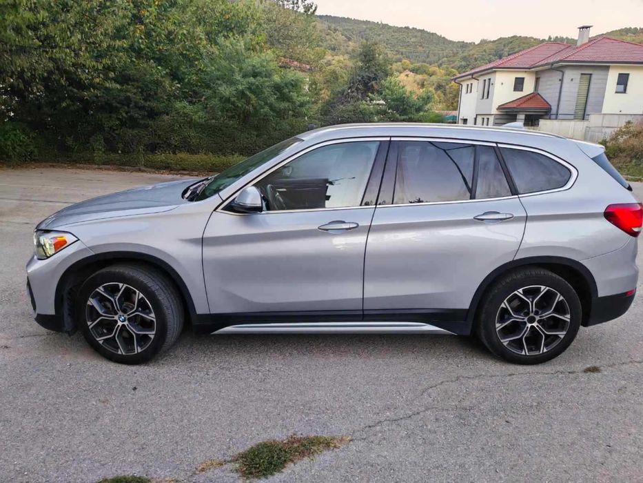 Автомобил BMW X1