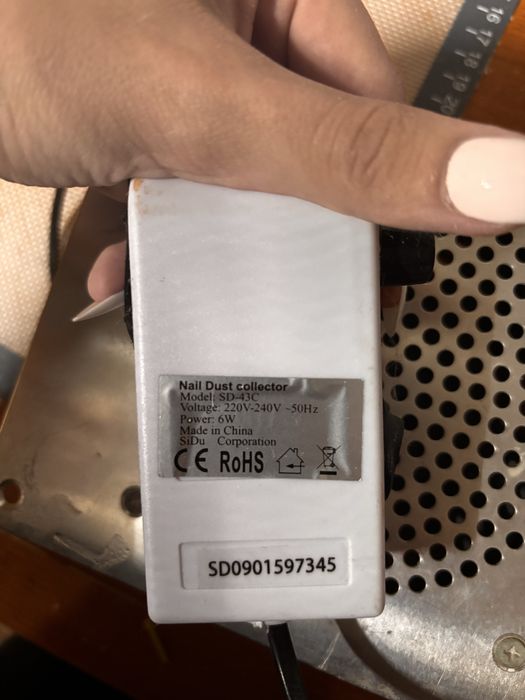 Vand aspirator pentru unghii