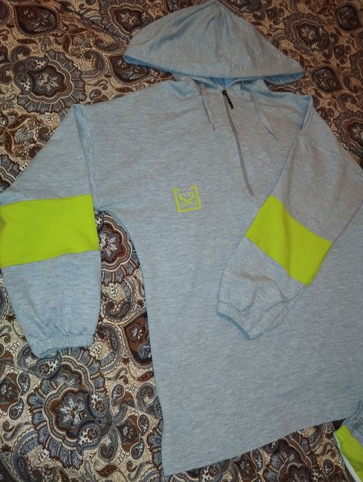 Спортивный костюм женский