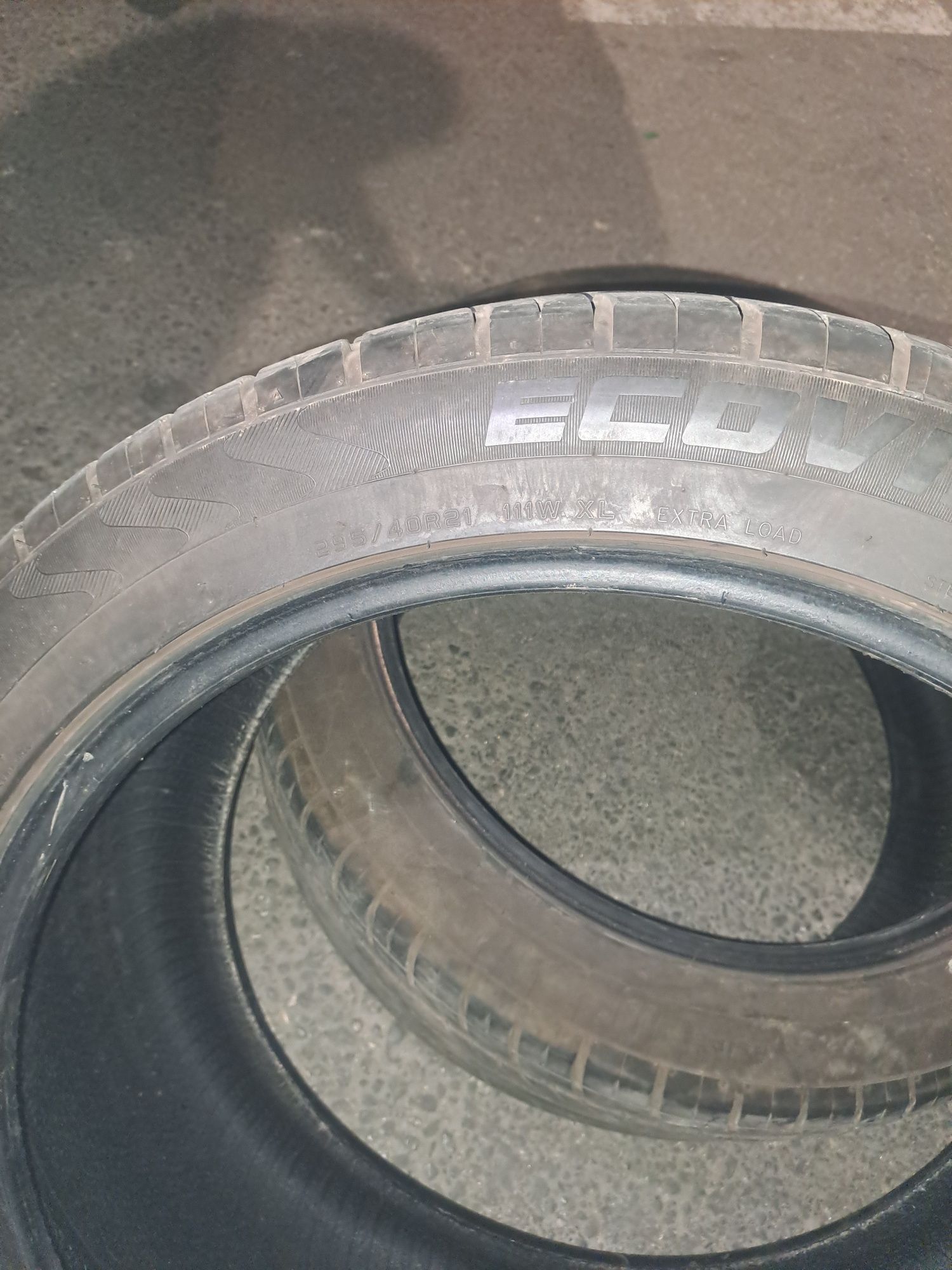 Vând anvelope 295/40R21 acceptăm probă
