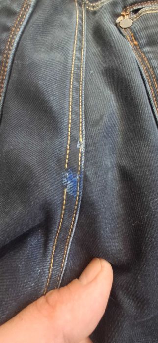 Дънки G-Star смалък дефект ,който не се вижда при носене.