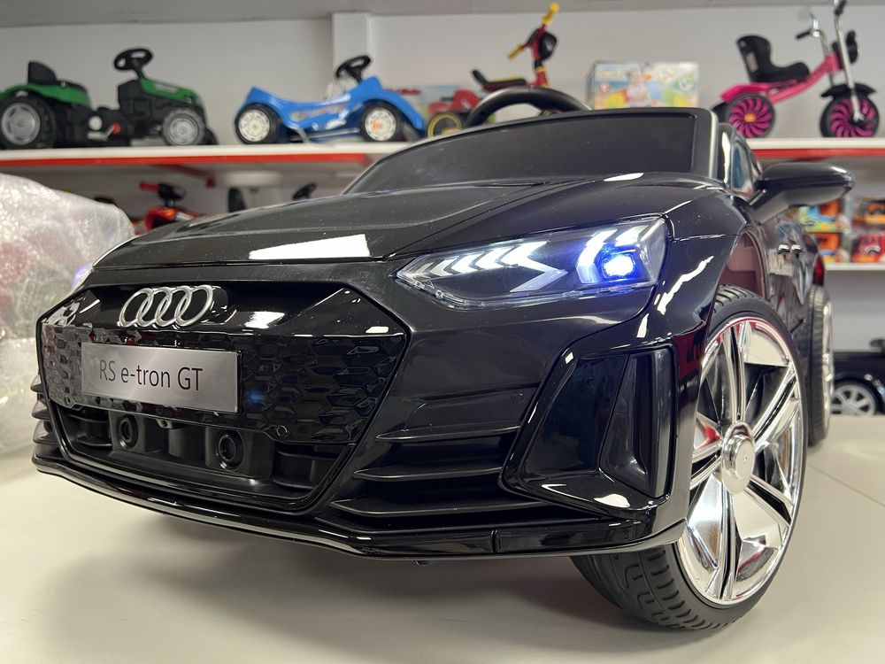 Детска акумулаторна кола Audi RS E-tron GT