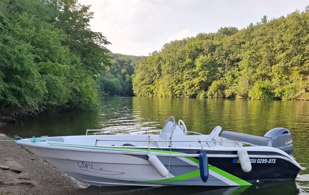 Delphin 5.5m + motor 115 cp
