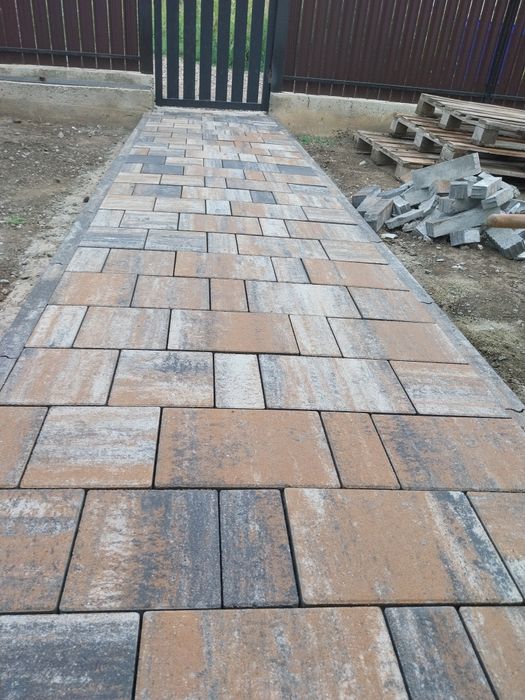 Montaj pavaje borduri rigole piatra travertin gazon județul Iași