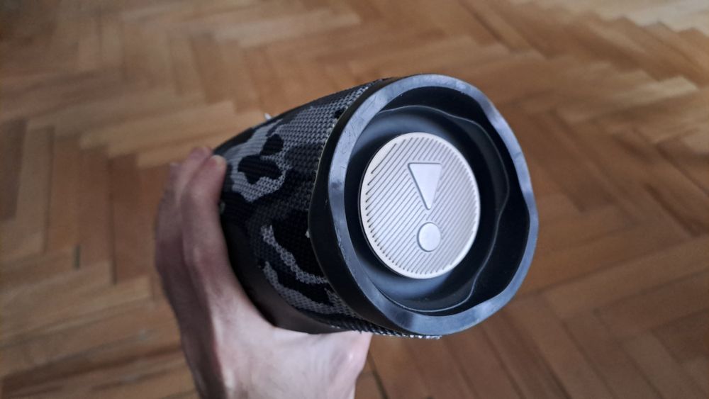 Оригинална колонка jbl charge 4