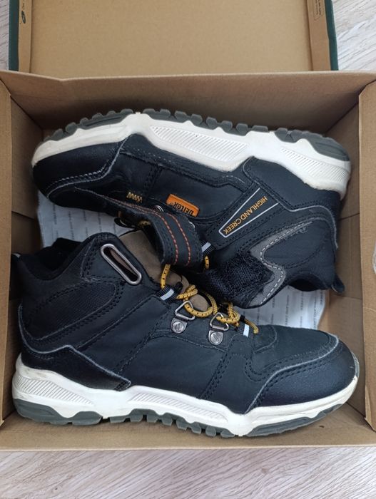 Ghete baieti Highland Creek