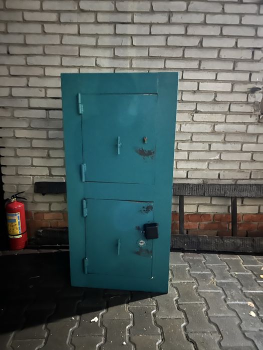 Сейф железный б/у в хорешем состоянии