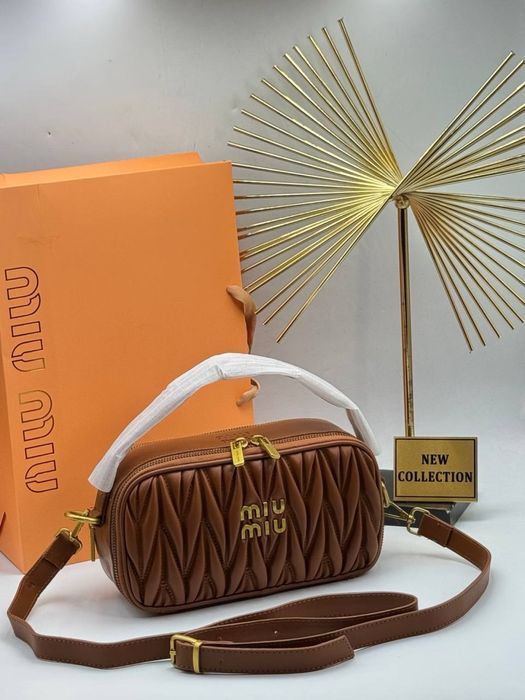 Geanta Miu Miu noua !!! Dimensiuni 24/13 !!!