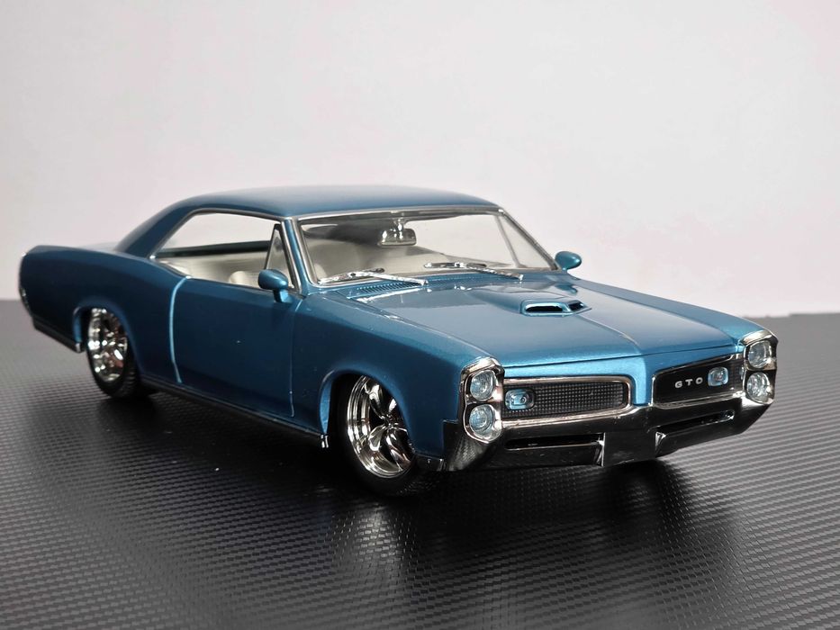 Macheta Auto 1/18 Hotwheels Pontiac GTO 1966