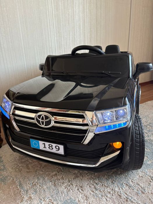 Детская машинка электронная