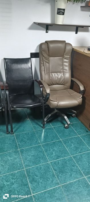 Кожаные кресло коричневый цвет