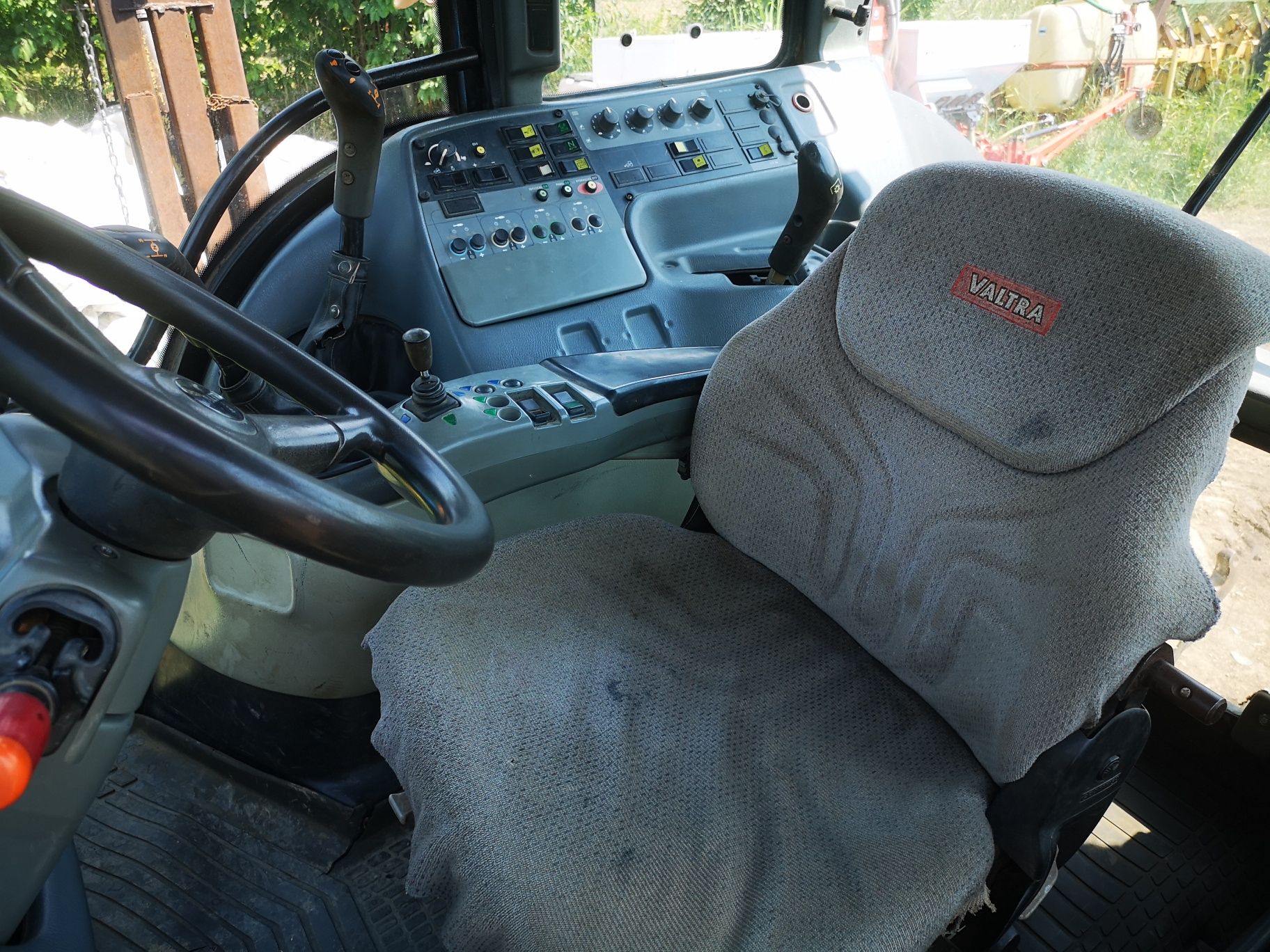 Tractor VALTRA T180
