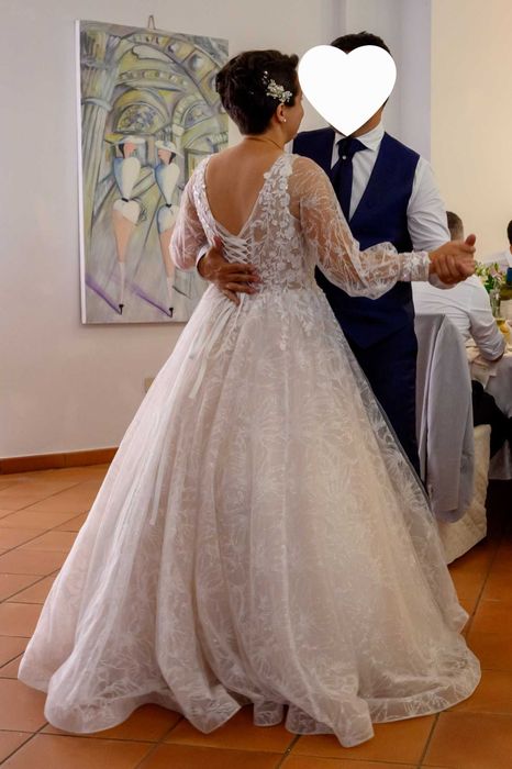 Rochie mireasa cu coronita si voal