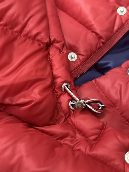 Vesta Moncler roșie originală, măr. 0 (XS-S)