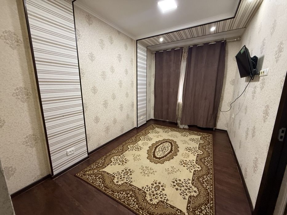 Моника томонда жойлашган 1 хонали квартира ижарага берилади