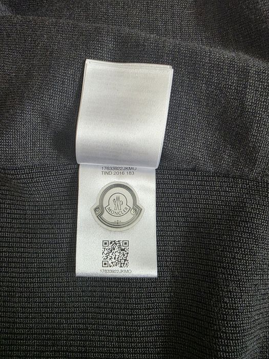 Vând cardigan Moncler 100% original