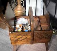 Masă de cusut, Cutie de cusut din lemn de nuc, anii 1950