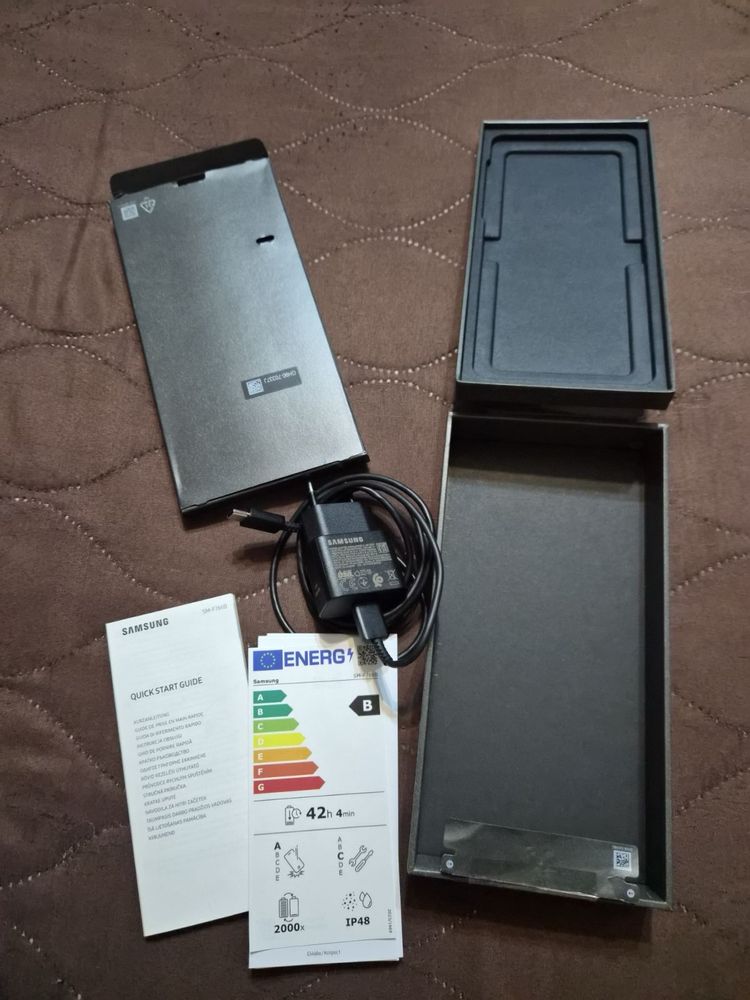 Чисто нов galaxy z Flip7 Нов
