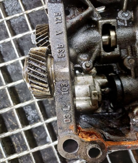 Pompa ulei 03l103535 2.0 tdi CAGA CFGB Volkswagen VW Passat B7 seria