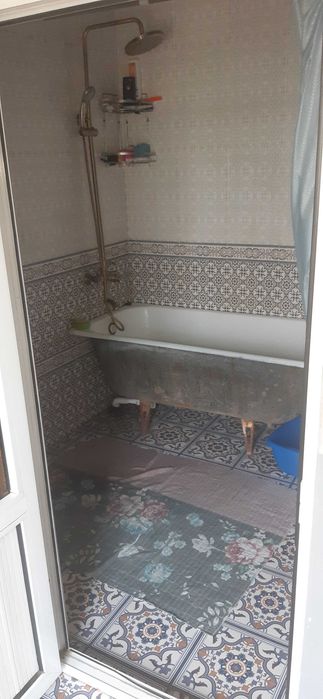 Bollarga sheriklikga kvartera, hovli. inglistilini òrganishga zòr joy.