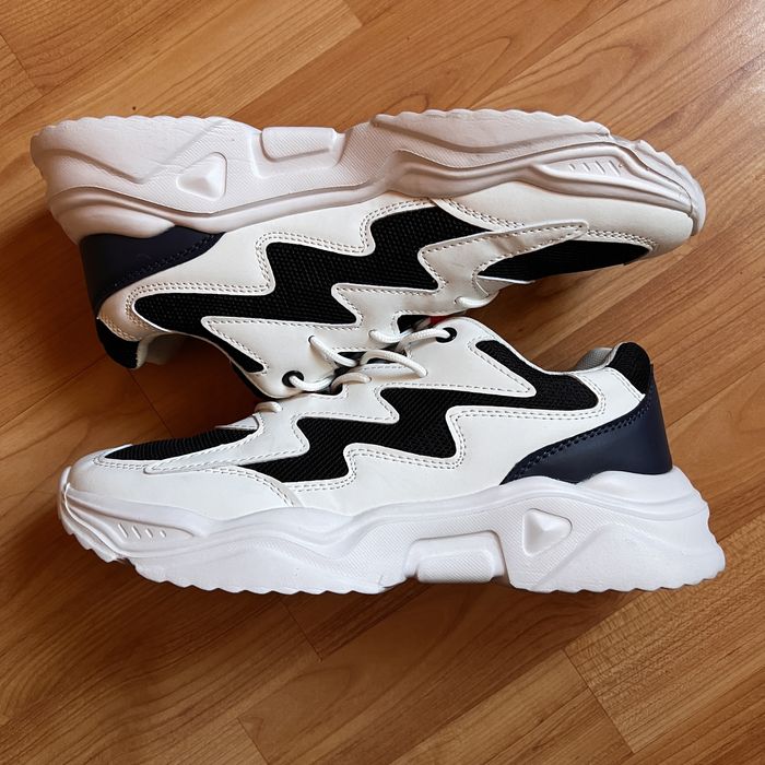 Adidasi sport ca noi