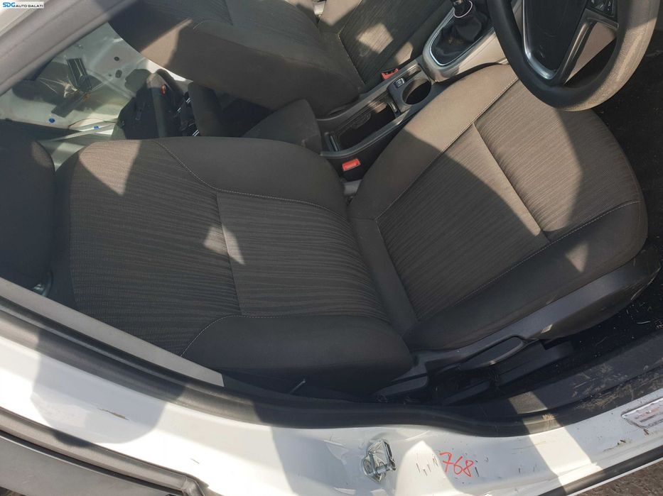 Scaun Textil Fara Incalzire Dreapta Fata Manual Opel Astra J 2009 - 2016 [K3640]