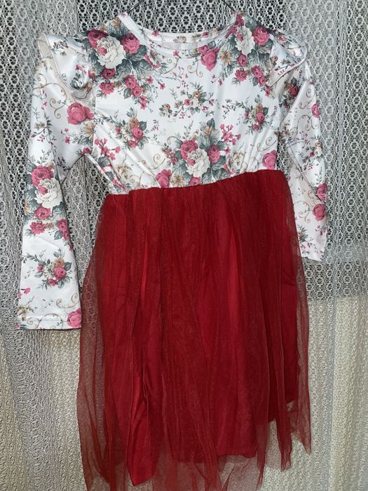 Rochie  rosie cu floricele 5 -6 ani