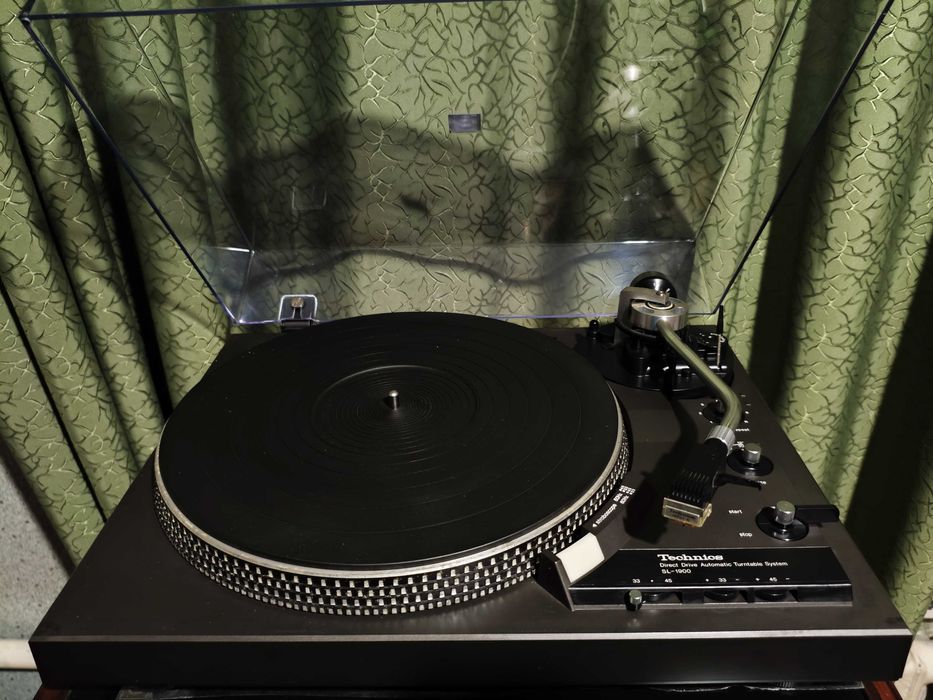 Проигрыватель виниловых дисков Technics SL-1900