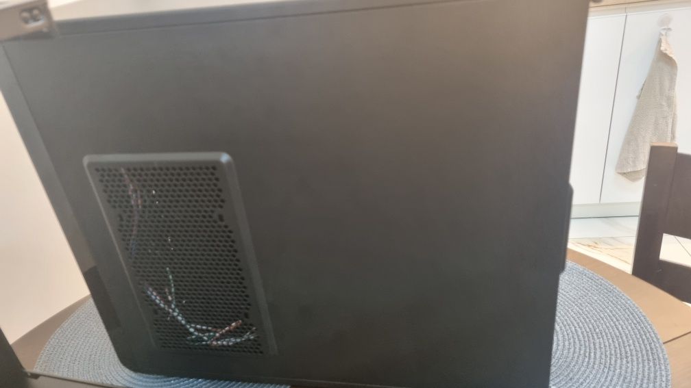 Cooler Master Mid tower кутия за компютър