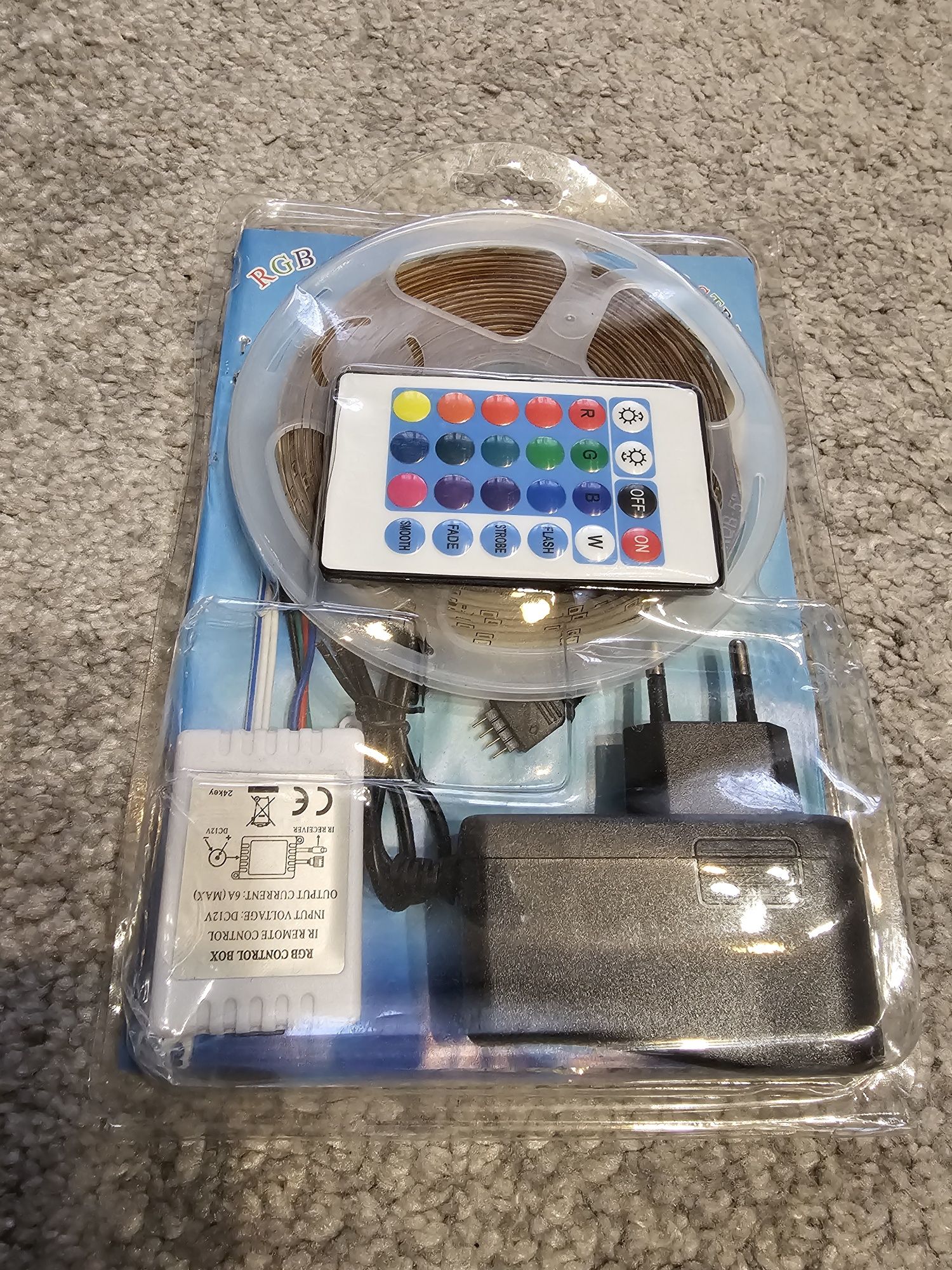 RGB LED лента с дистанционно и захранване