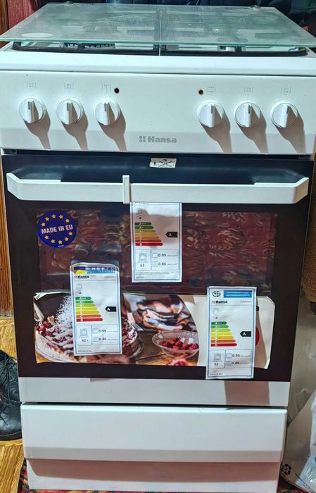 Кухонная плита Hansa.