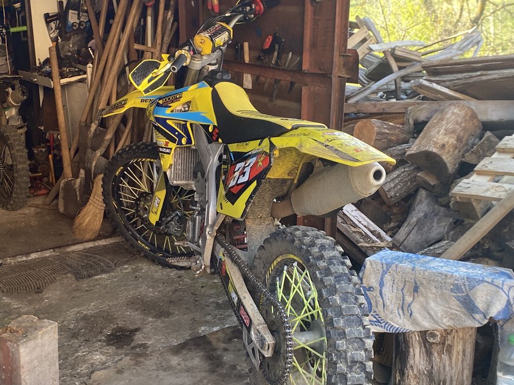 Пордава се suzuki rmz250 с докоменти мотора е слет основен ремонт