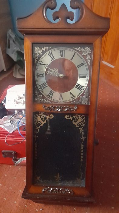 Ceas de perete cu baterie