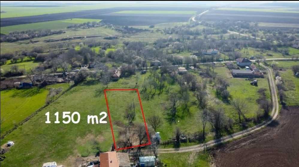 Продава 1150 м2 дворно място с ток и вода, на 37 км от морето