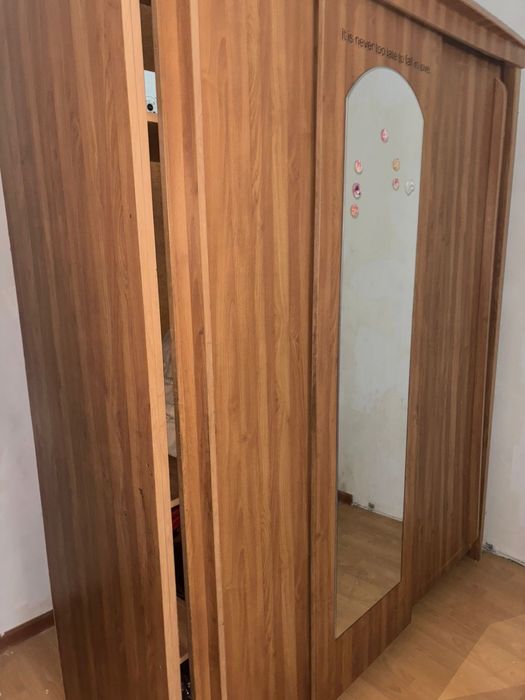 Продам шкаф спальный