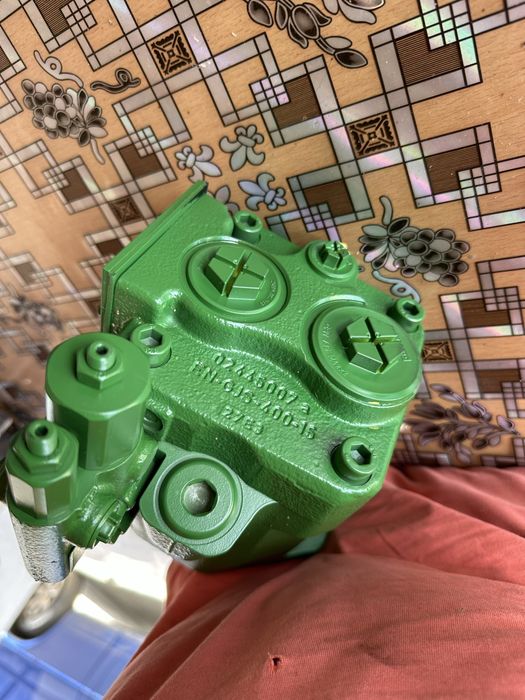 Pompa hidraulica john deer noua