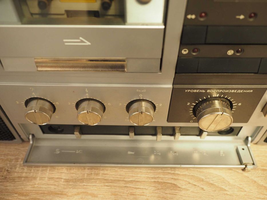Casetofon sovietic Kometa 221 Stereo, cu boxe, cutia originală, URSS
